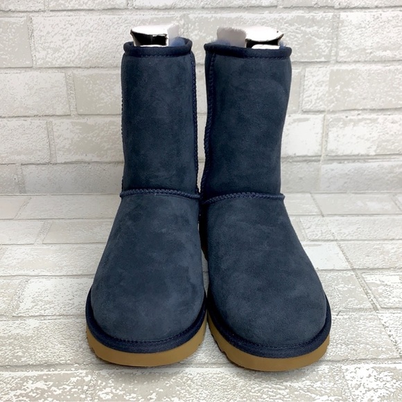 UGG Classic Short II Boots, Blue, Size 7 - Picture 2 of 7